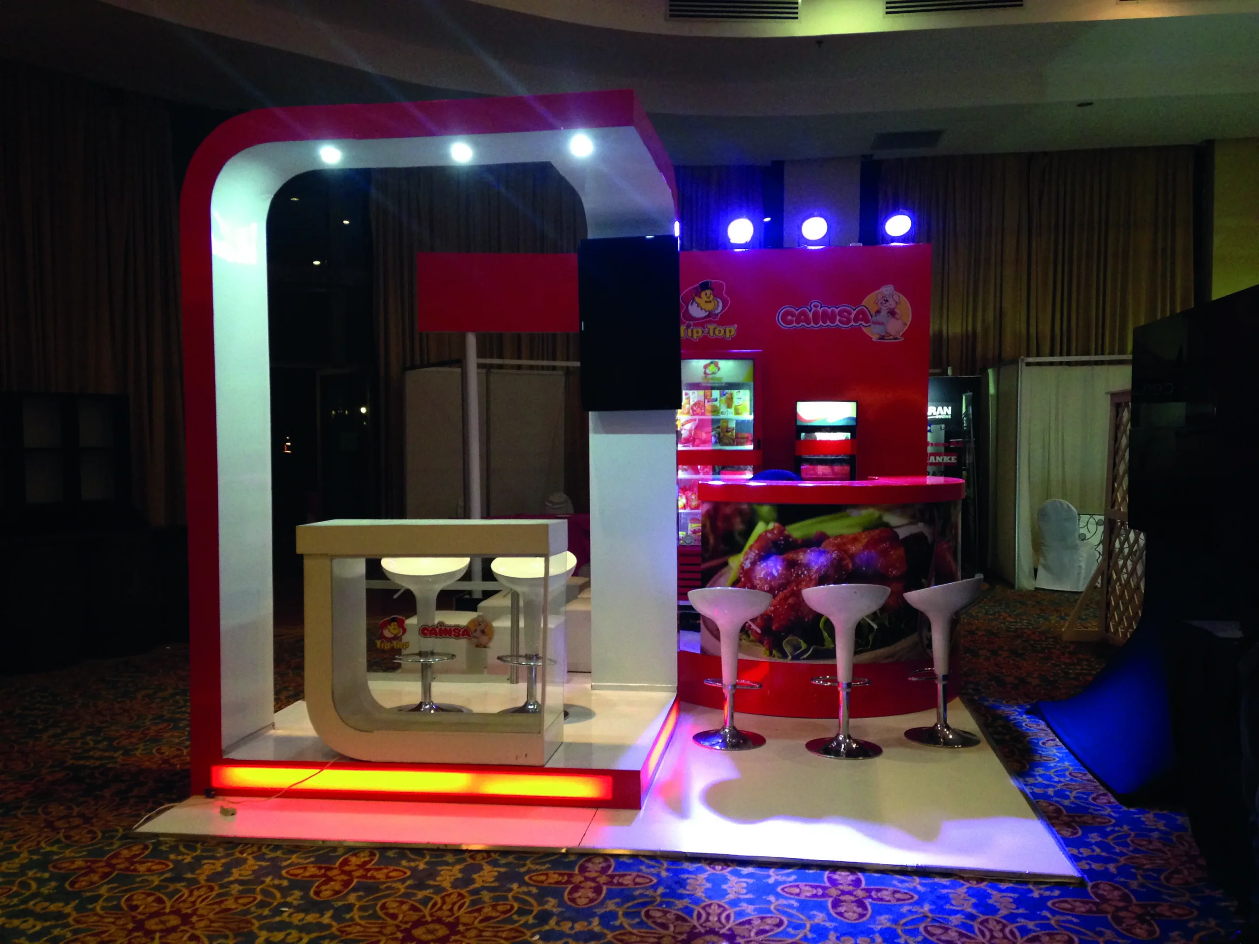 Stand diseñado a la medida · 08